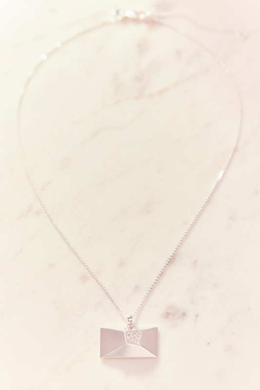 Ruifier Valentine White Heart - Necklace